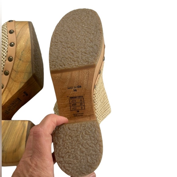 Free People Claudia Crocheted Tan Clogs Raffia Platform SZ 38/7.5/8 Boho Mules - Picture 9 of 13